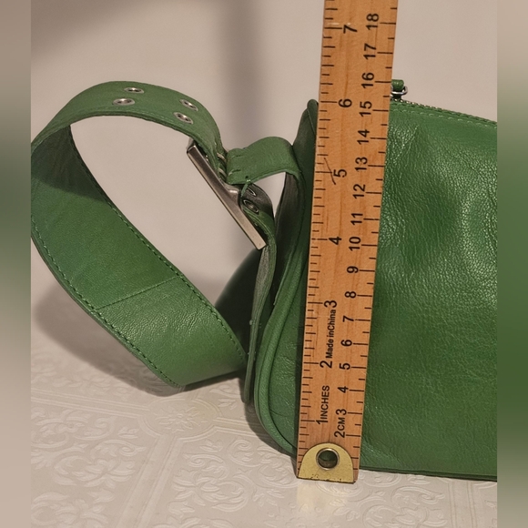 Free People Arm Candy Bag Cut Grass Shoulder Bag Color Green NWT - Picture 10 of 16
